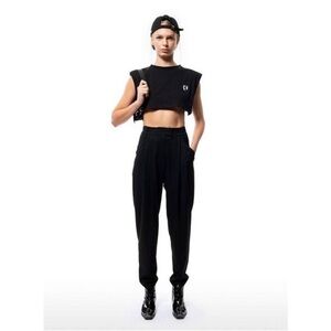 💥 HOT SALE 💥 NWT Viviennehu Black Cropped Top Size Large